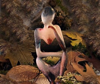 photo-statuette-resine-grise-vue-face