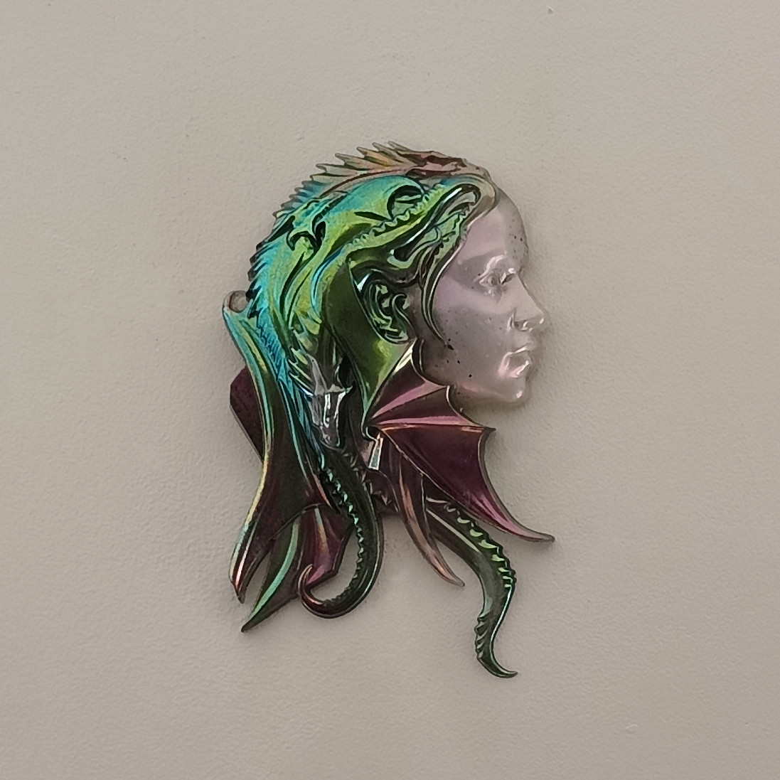 Femme dragon verte et écrue – Image 4