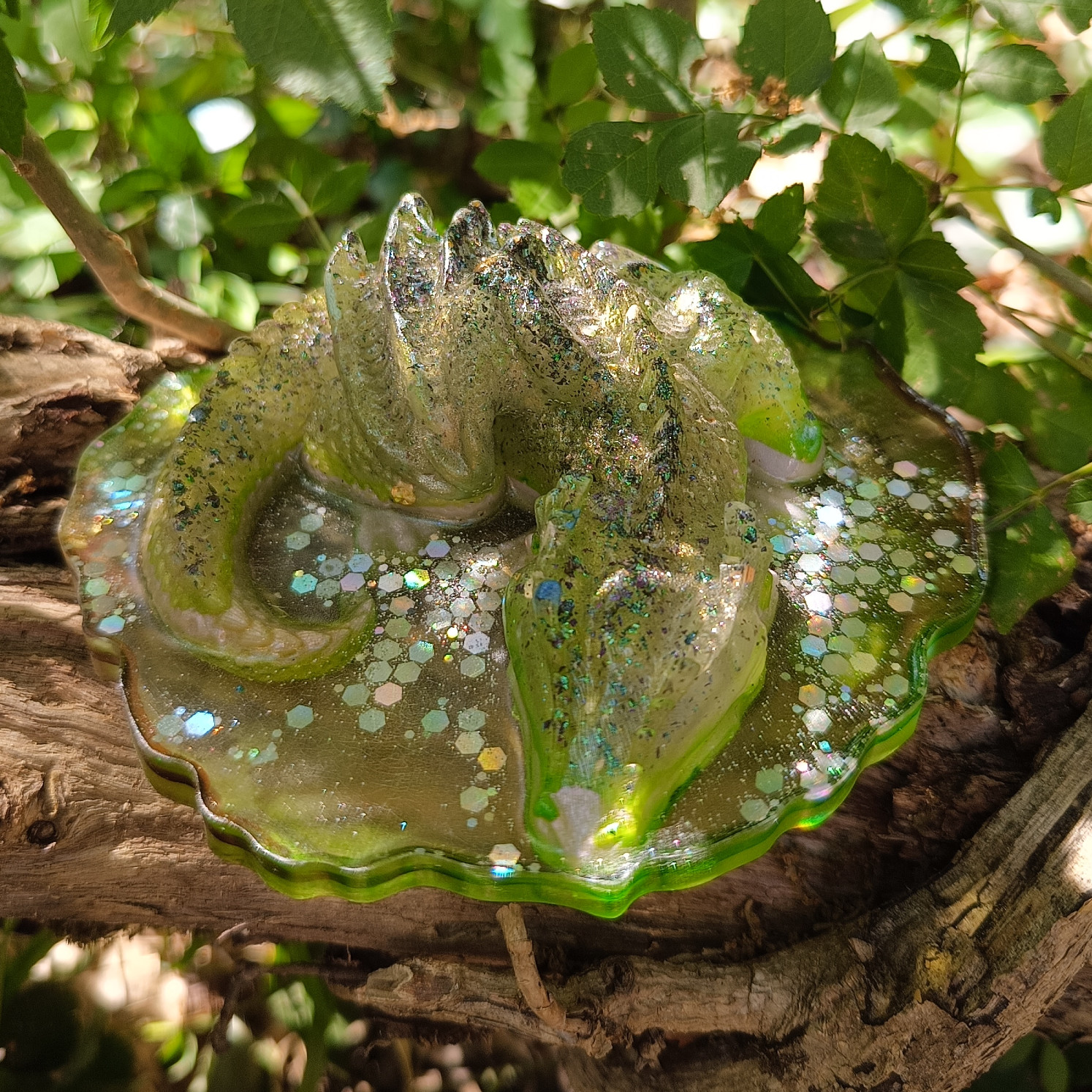 Le dragon vert sur socle