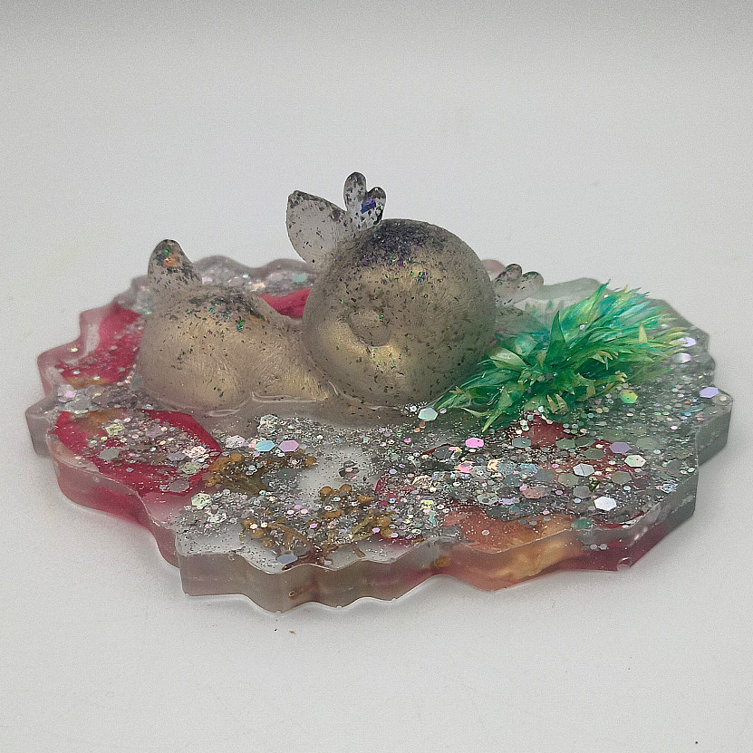 Faon en résine sur son socle paillettes – Image 2